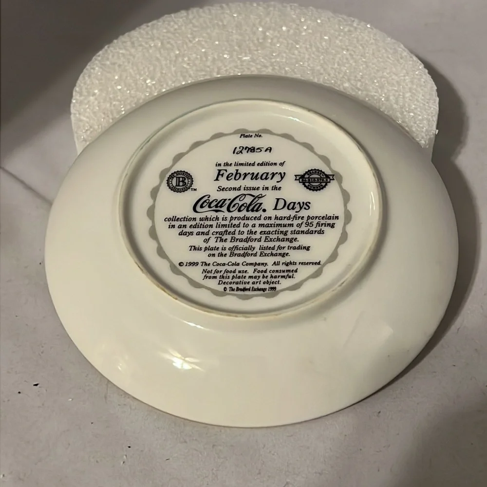 Coca-Cola Limited Edition February Plate #12785A - Picture 4 of 6